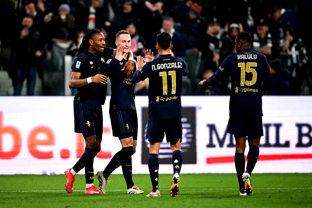 雷速官网下载-尤文图斯队员合力防守,绝地反击制胜